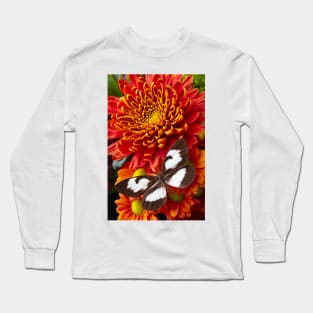 Brown And White Butterfly Resting On Mum Long Sleeve T-Shirt